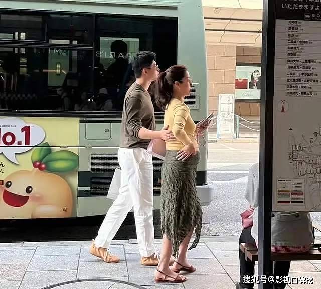杨采钰被质疑与高富帅没有领证，她曾晒豪宅，家具名画一堆，实力不菲（组图） - 8