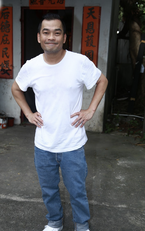香港资深男星遭遇车祸，车身受损气囊弹出，曾2年无收入（组图） - 1