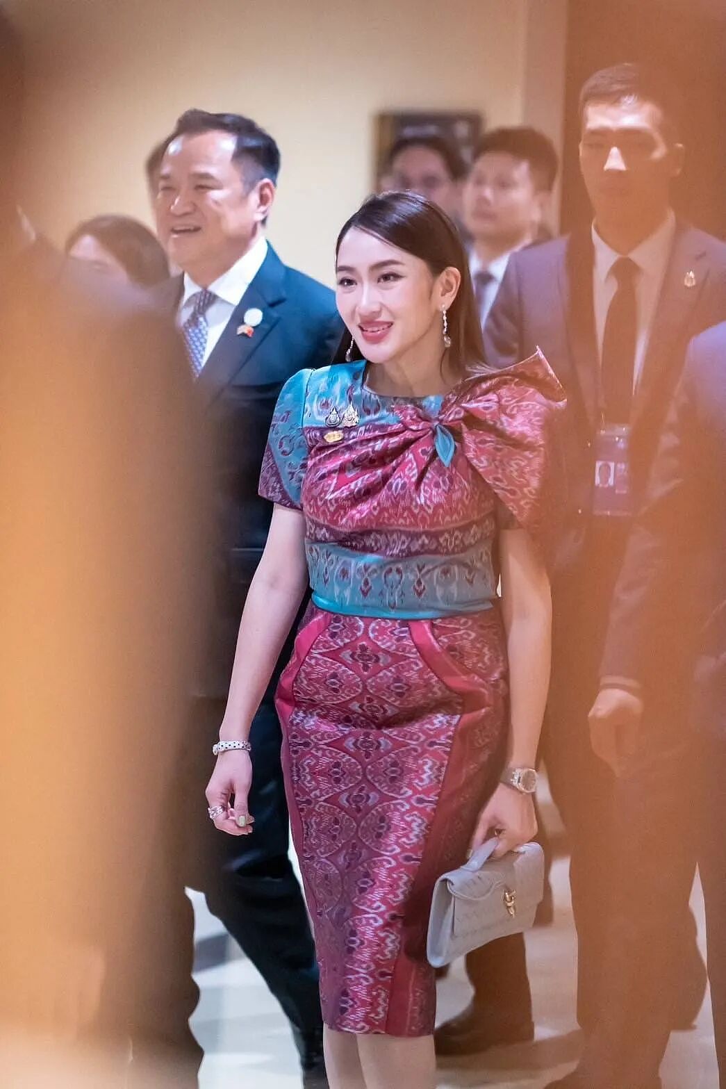 泰国39岁美女总理一年就下台，只因打电话叫了声“叔叔”，她太年轻被做局了？（组图） - 26
