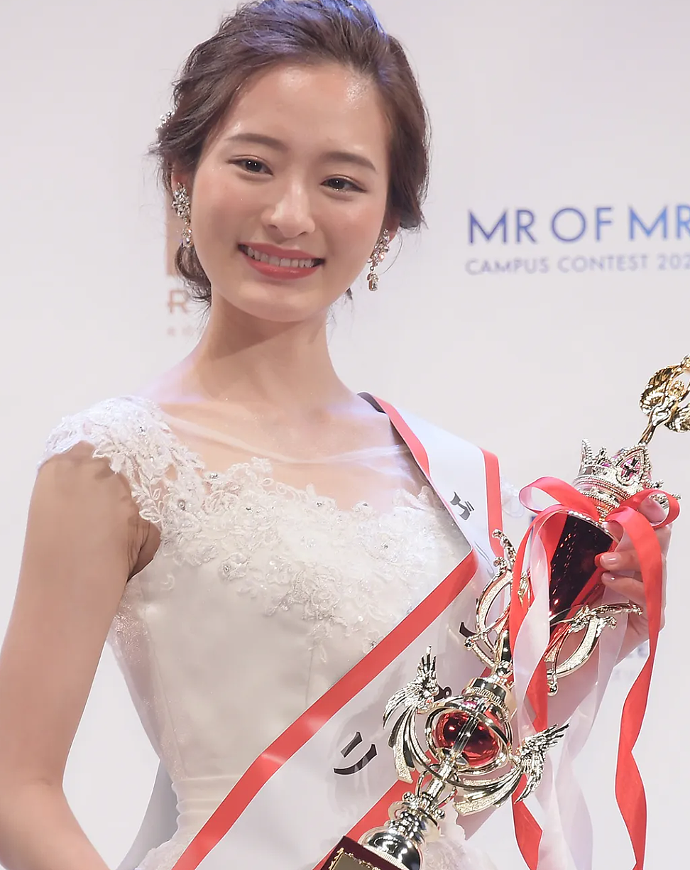 东京大学校花下海拍大尺度泳装写真!日本网友:才貌双全,为何偏要靠脱来成名?(组图) - 7