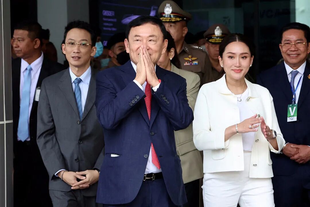 泰国39岁美女总理一年就下台，只因打电话叫了声“叔叔”，她太年轻被做局了？（组图） - 37