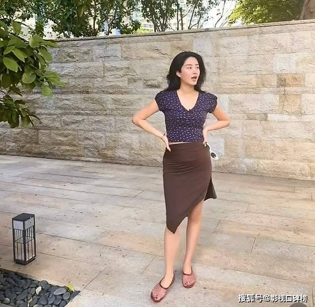 杨采钰被质疑与高富帅没有领证，她曾晒豪宅，家具名画一堆，实力不菲（组图） - 15
