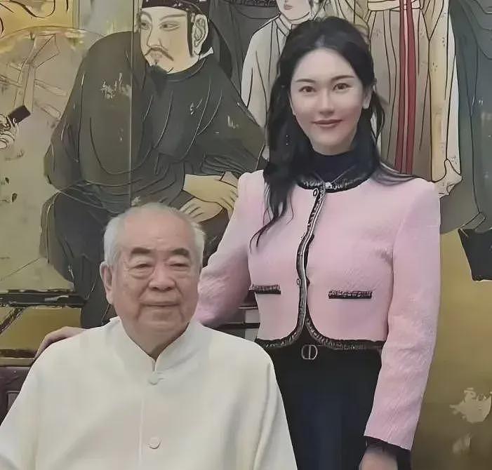 业内曝88岁范曾近况，即将宣布天大喜讯，此前娇妻被曝怀孕了（组图） - 14