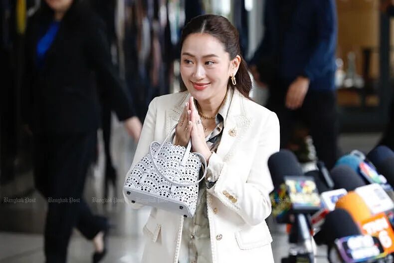 泰国39岁美女总理一年就下台，只因打电话叫了声“叔叔”，她太年轻被做局了？（组图） - 21