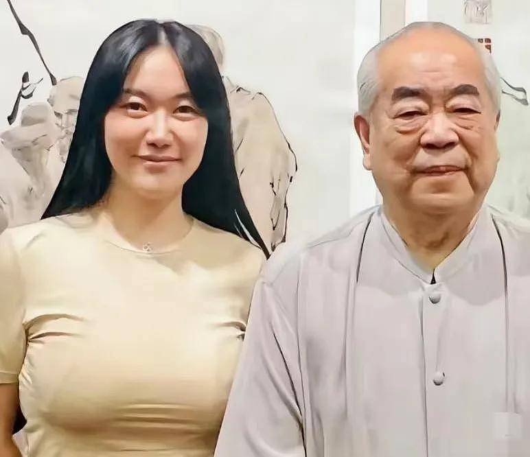 业内曝88岁范曾近况，即将宣布天大喜讯，此前娇妻被曝怀孕了（组图） - 3