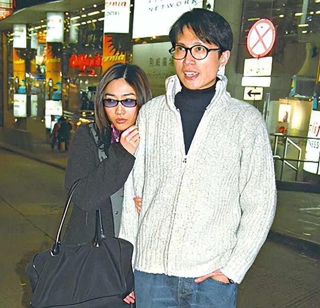 疑65岁黄子华官宣恋情，被小女友抱着撒狗粮，两人相差30岁似父女（组图） - 9