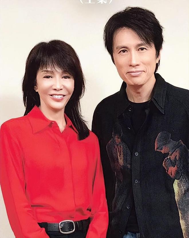 疑65岁黄子华官宣恋情，被小女友抱着撒狗粮，两人相差30岁似父女（组图） - 10
