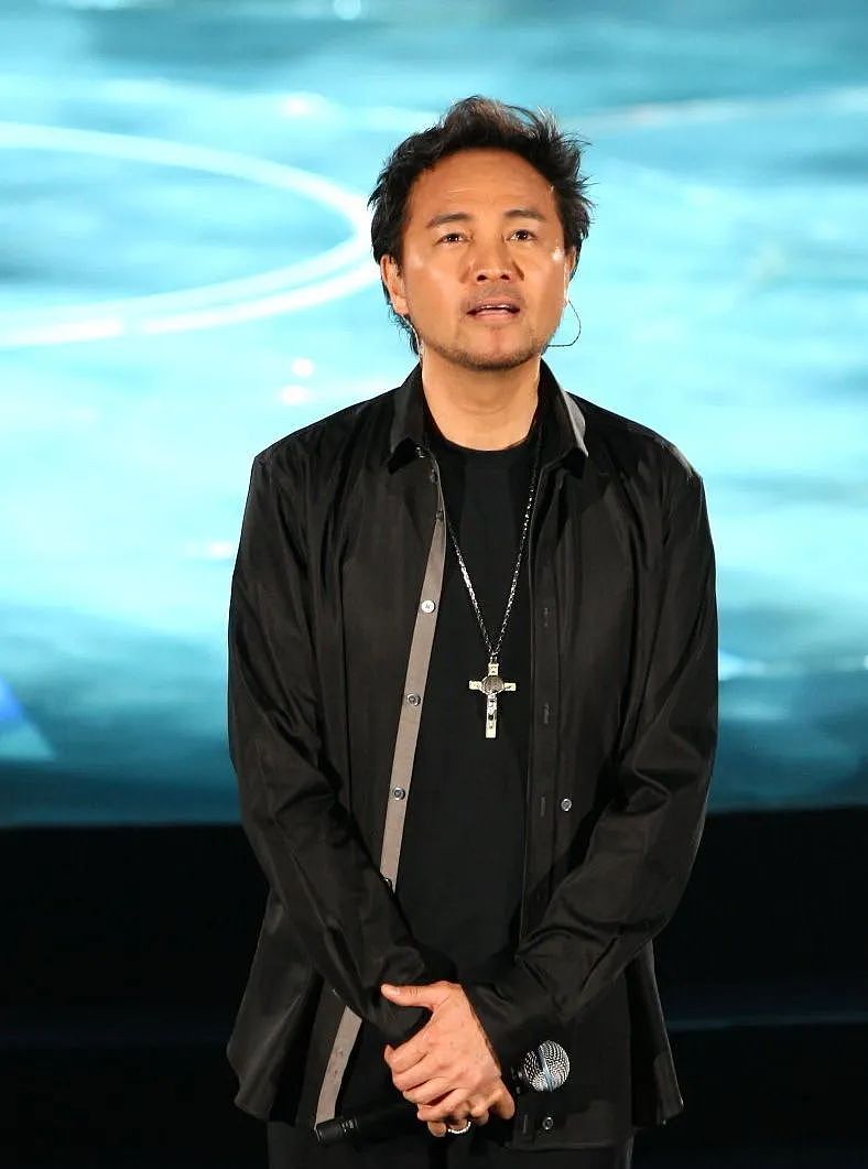 “四大天王”之首，离婚后再娶初恋，为何巅峰时消失，20年不见？（组图） - 15