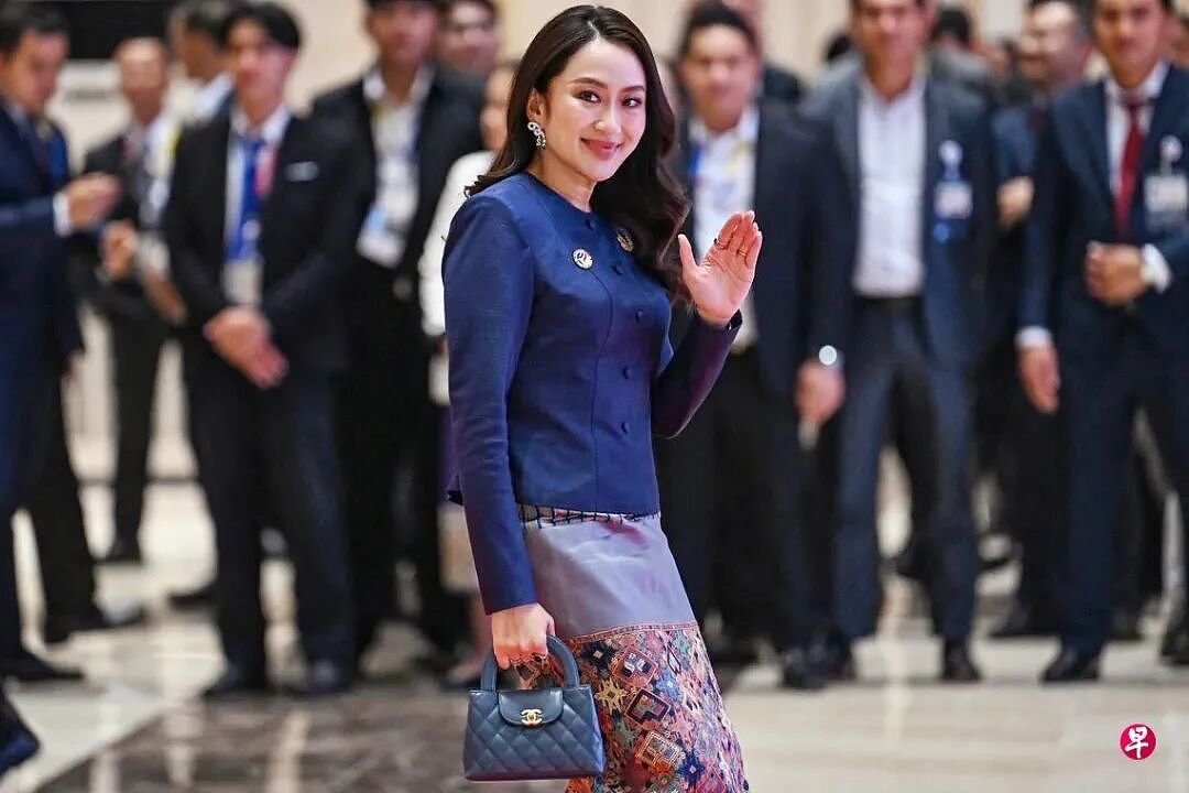泰国39岁美女总理一年就下台，只因打电话叫了声“叔叔”，她太年轻被做局了？（组图） - 40