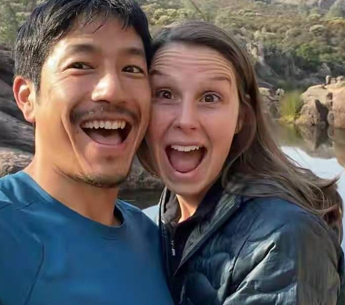 郑佩佩儿子欲众筹5万美元给白人妻子治病,遭网友质疑,为何不动遗产不卖房?(组图) - 4