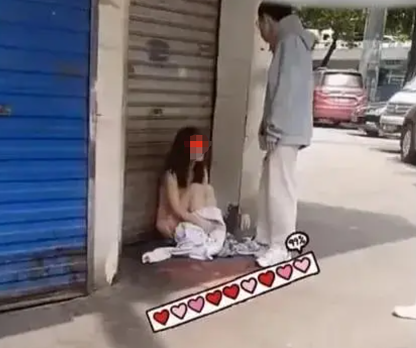 俩女同吵架当街脱衣视频疯传,一丝不挂坐地,这身材全网都在心疼…(组图) - 20