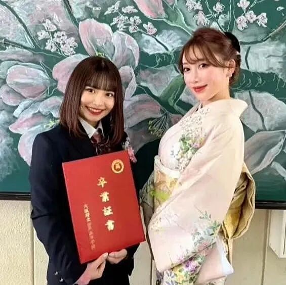 少女13岁怀孕，如今母女像姐妹，经营女仆咖啡？网友：哪个是妈？（组图） - 4
