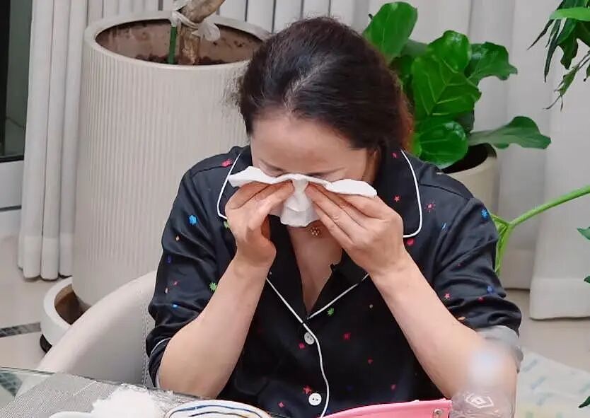 万千惠评论区沦陷，老公把亲妈训斥哭了，她却在笑？（组图） - 13