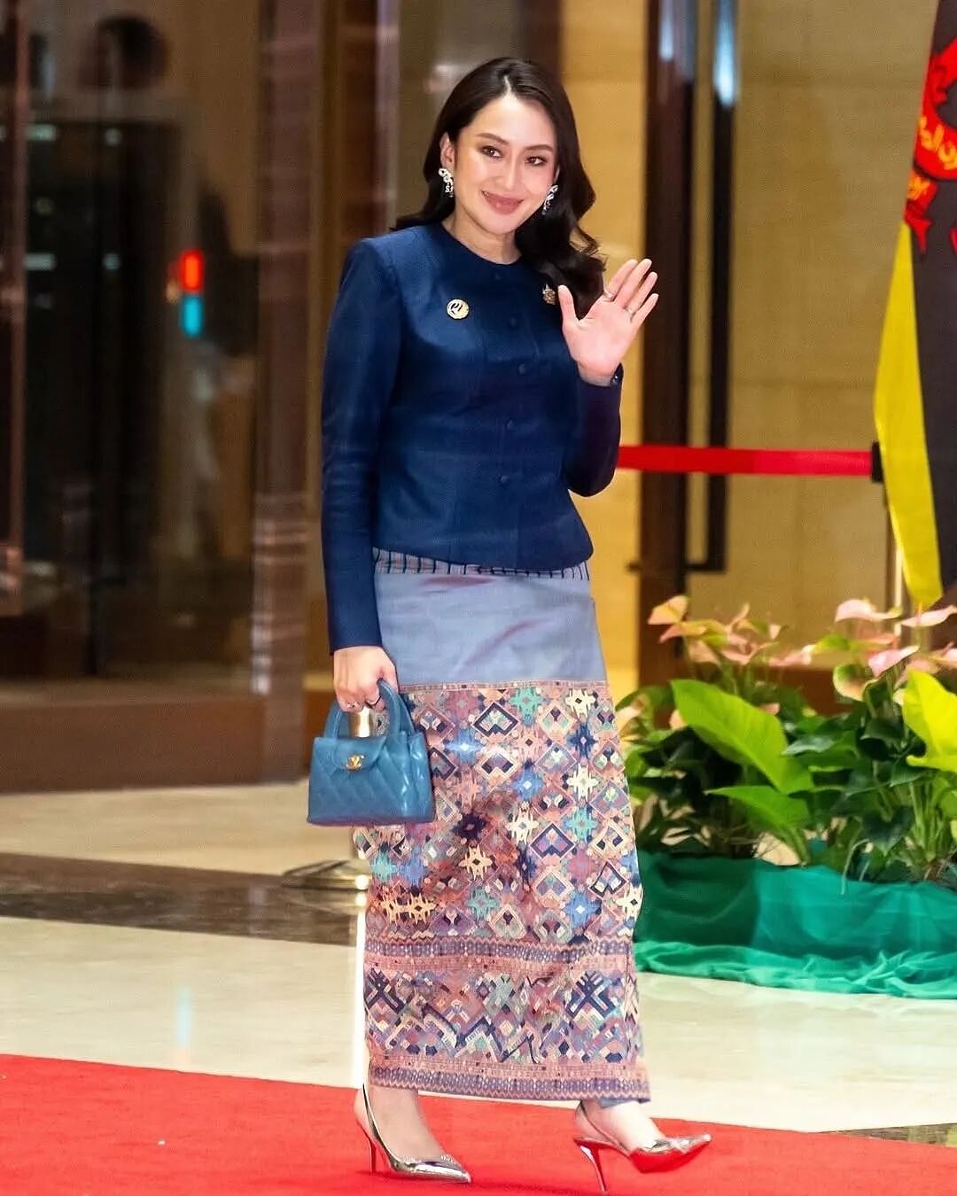 泰国39岁美女总理一年就下台，只因打电话叫了声“叔叔”，她太年轻被做局了？（组图） - 19
