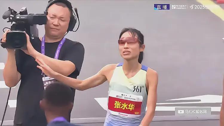 最快女护士社死！背刺领导坑惨同事，连续铺路9年，难怪名利双收（组图） - 3