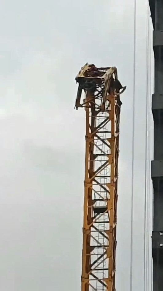 成都在建地盘塔吊坍塌酿5死！地面遗大量残骸，当局：已封停（视频/组图） - 2