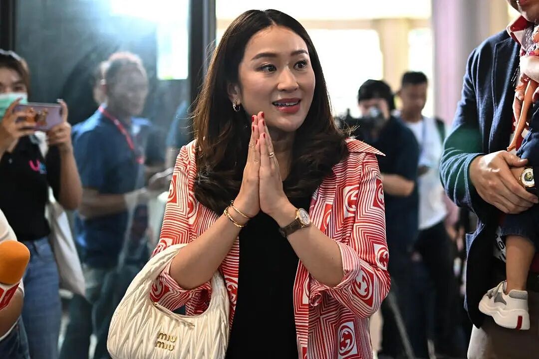 泰国39岁美女总理一年就下台，只因打电话叫了声“叔叔”，她太年轻被做局了？（组图） - 24