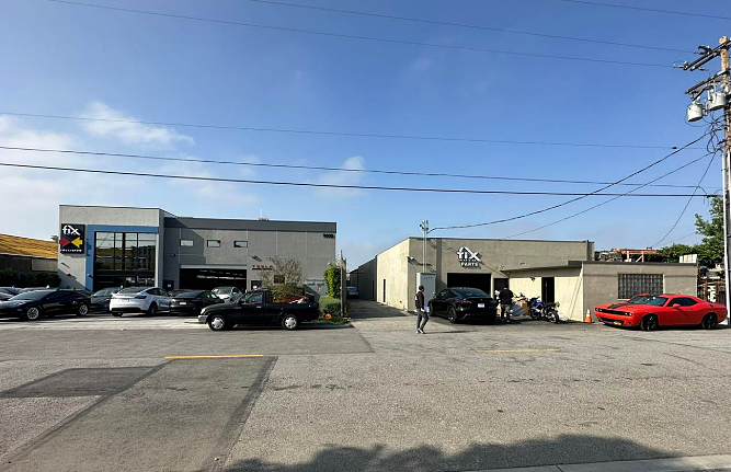 假好心真盗窃！华男遭“轮胎陷阱”骗下车，损失惨重（组图） - 1