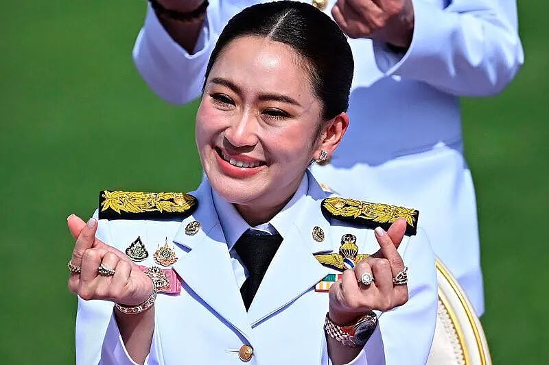 泰国39岁美女总理一年就下台，只因打电话叫了声“叔叔”，她太年轻被做局了？（组图） - 28