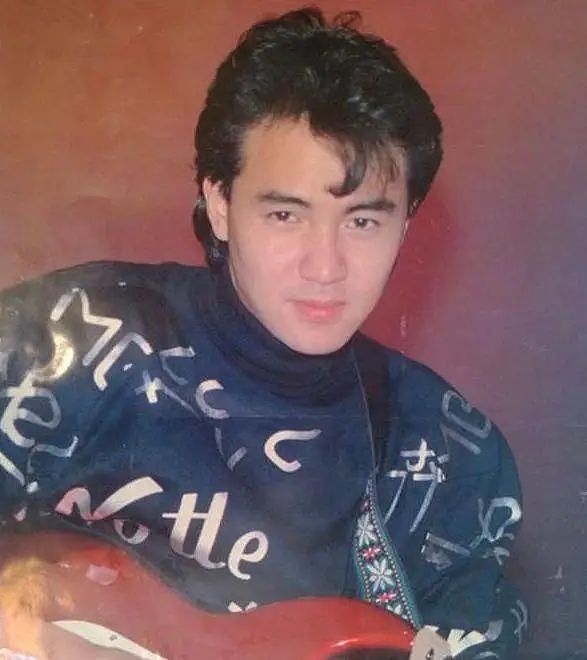 “四大天王”之首，离婚后再娶初恋，为何巅峰时消失，20年不见？（组图） - 4