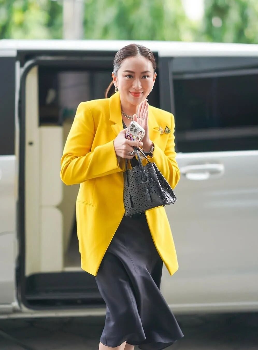 泰国39岁美女总理一年就下台，只因打电话叫了声“叔叔”，她太年轻被做局了？（组图） - 20
