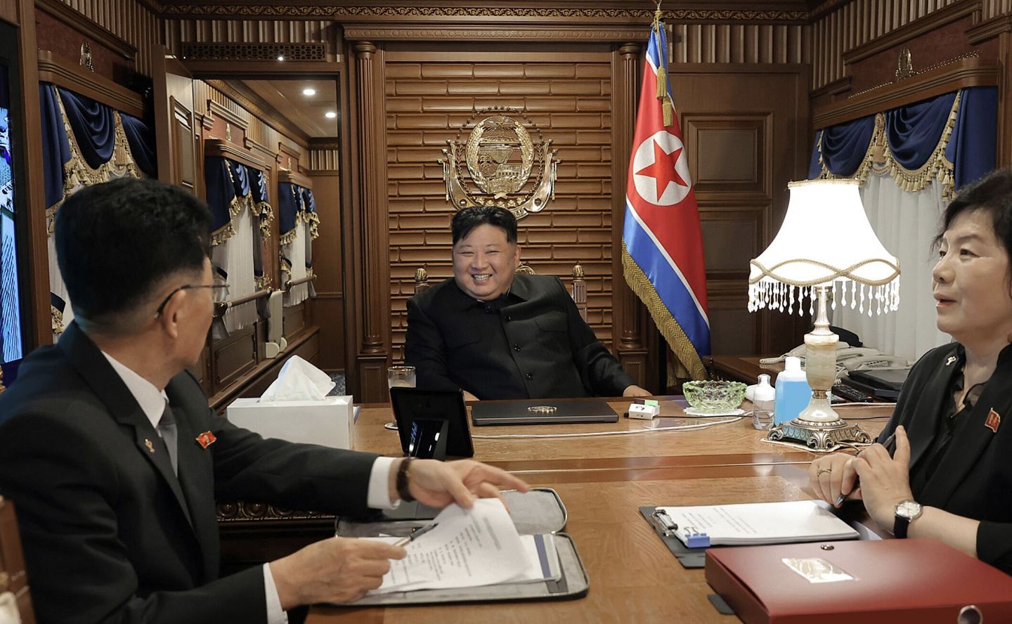 金正恩乘坐专列抵达北京！韩媒：女儿金朱爱疑随行（组图） - 5
