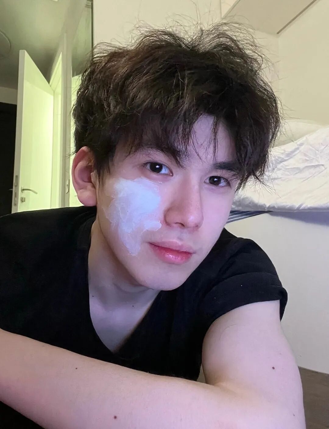 【帅哥】195薄肌体育生性感写真,极品腹肌太诱人,古铜色得肌肤诱惑力满满...(组图) - 14