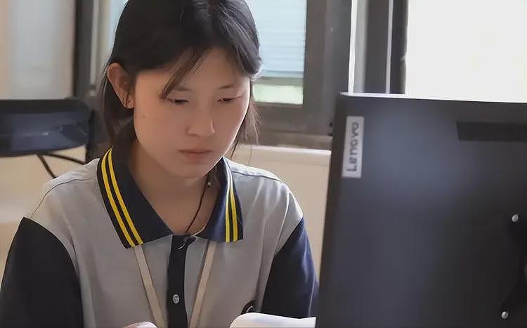姜萍现状如何?一家不知去向,新学期未返校,疑似某服装厂打工(组图) - 2