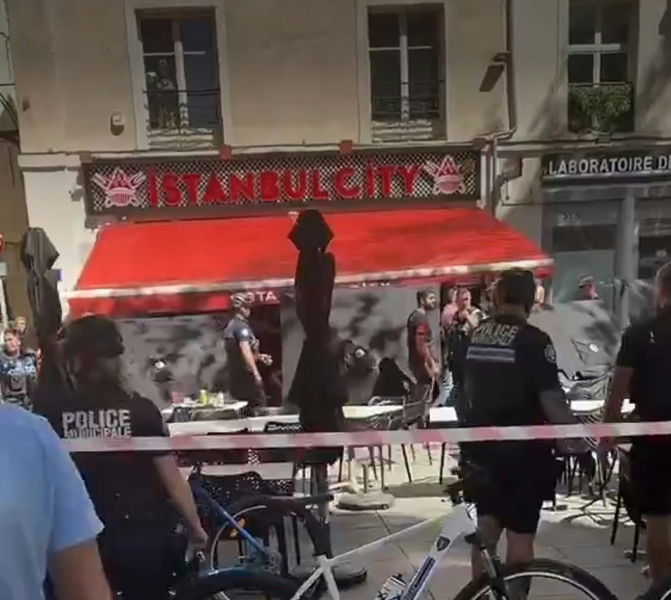 法国马赛男子持刀刺伤5人,遭警员近距离连开多枪击毙(视频/组图) - 2