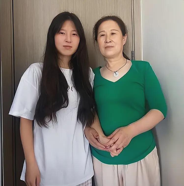 姜萍现状如何?一家不知去向,新学期未返校,疑似某服装厂打工(组图) - 34