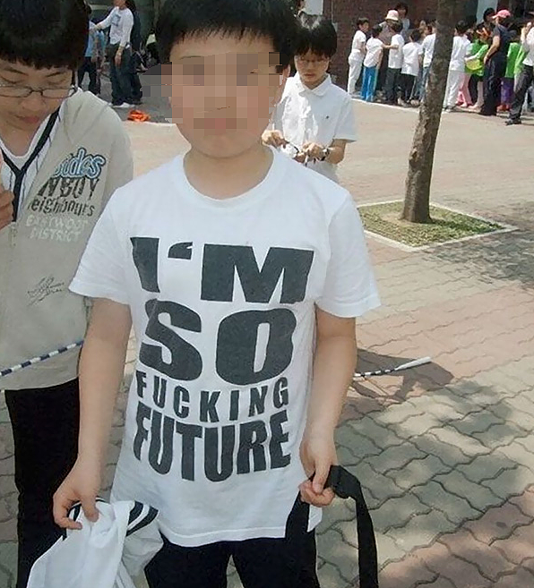 Lisa裤子上的中文,简直笑不活了!原来时尚的尽头是看不懂...(组图) - 4