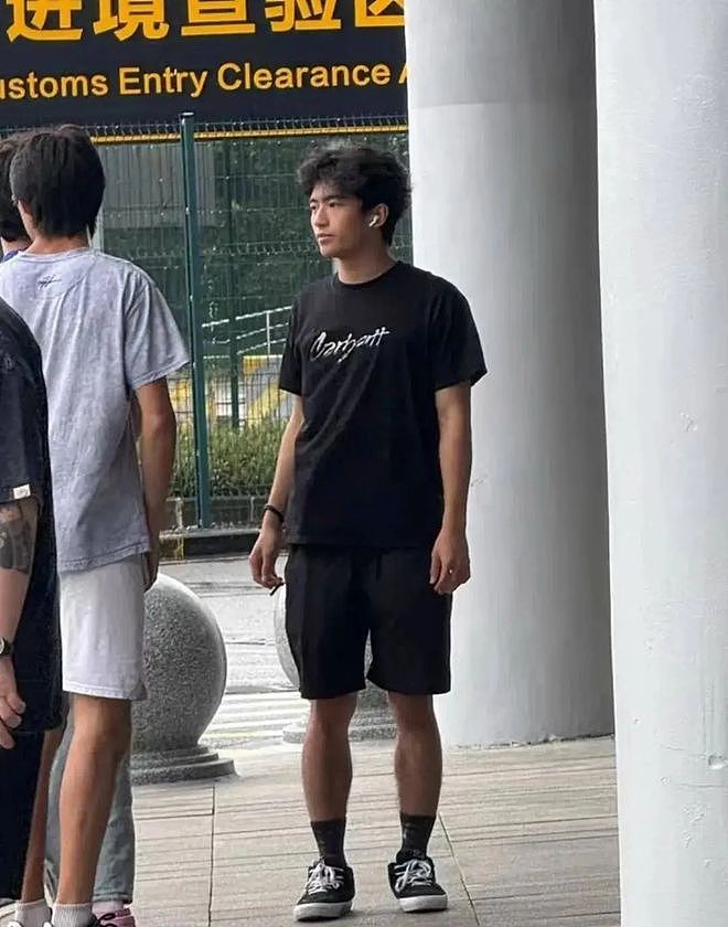 谢霆锋被骂了!儿子考上剑桥,他才上线,网友:谢老板想起当爹了(组图) - 5