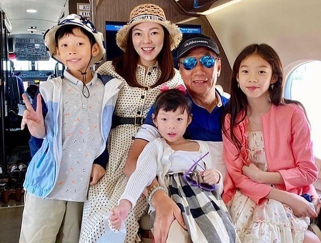 身价飙升至522亿！郭台铭独宠小24岁娇妻，曾馨莹做对了什么？（组图） - 1