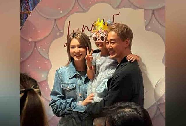 施伯雄与吴千语：从不被看好到全网祝福的浪漫爱情（组图） - 25