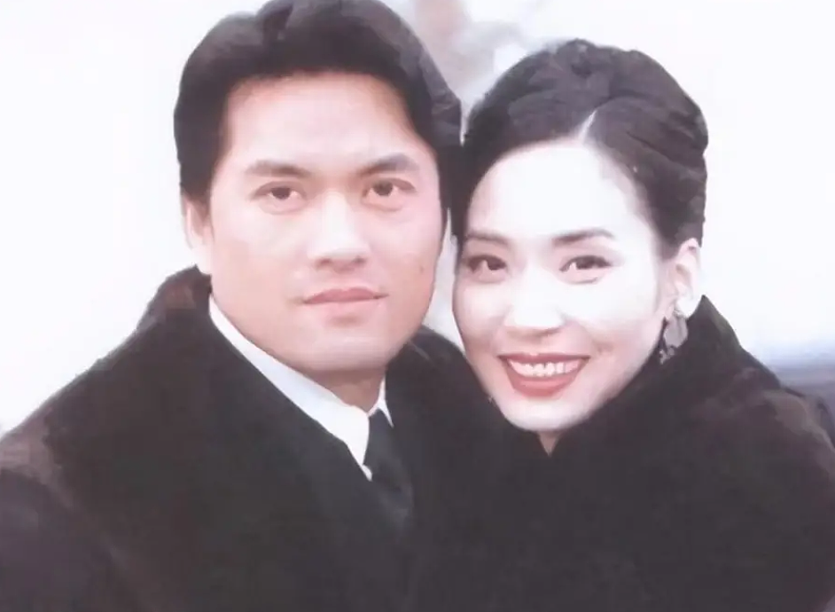 70岁吕良伟身材曝光!一婚周海媚,二婚邝美云,三婚亿万富婆(组图) - 3