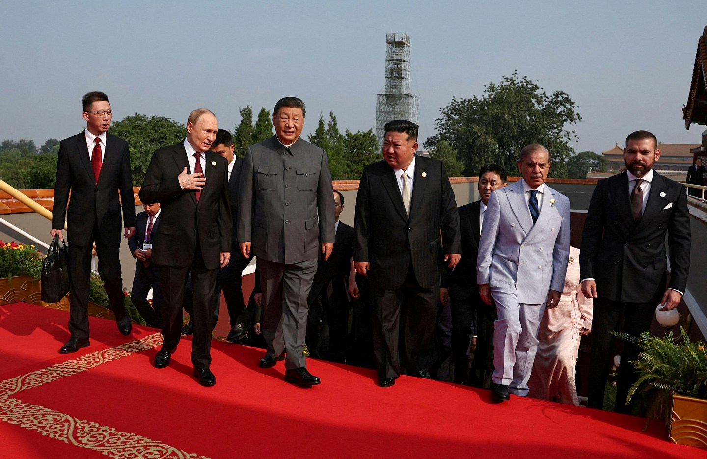 和习近平普京并肩,金正恩的闪亮登场酝酿了14年(组图) - 3