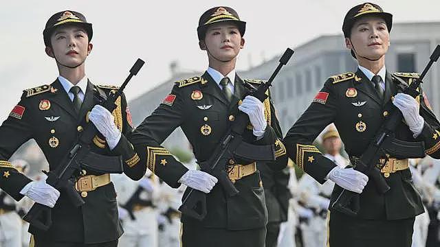 中国“9·3 阅兵”登场，中俄朝三国元首现历史性同框（组图） - 6