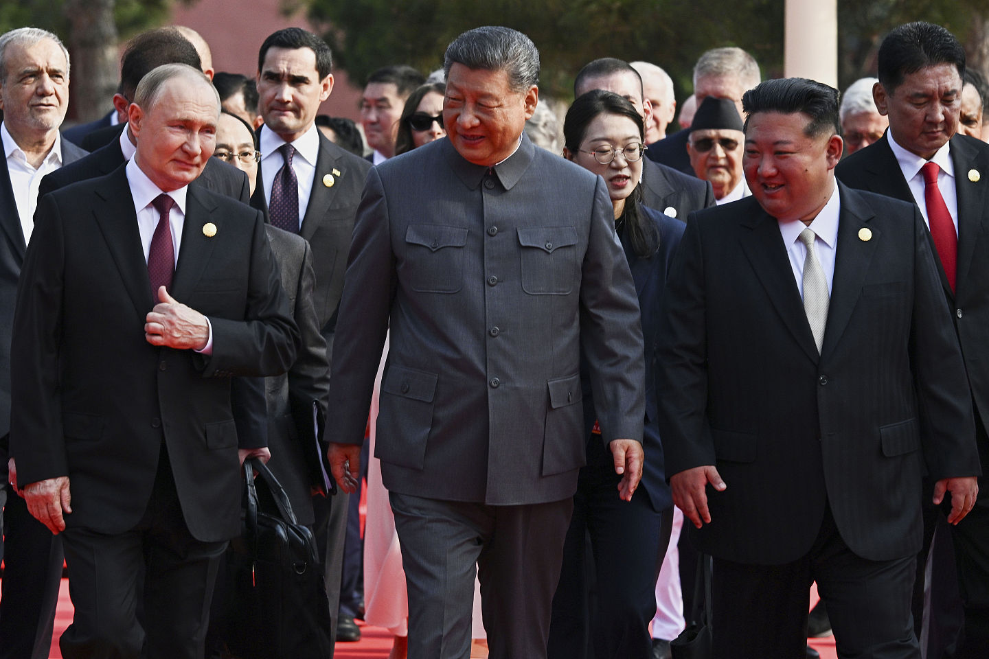 金正恩地位大跃进！专家曝“一张相片”意义大：他超越祖父金日成（组图） - 3