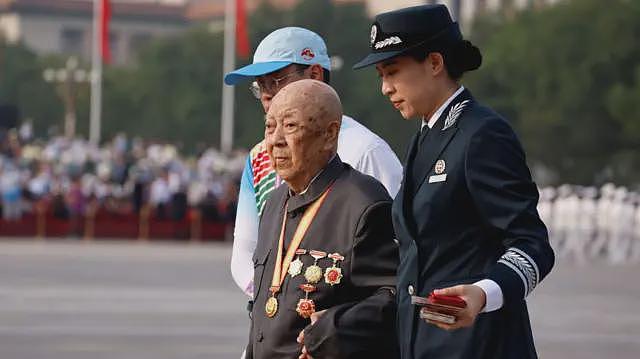 中国“9·3 阅兵”登场，中俄朝三国元首现历史性同框（组图） - 7