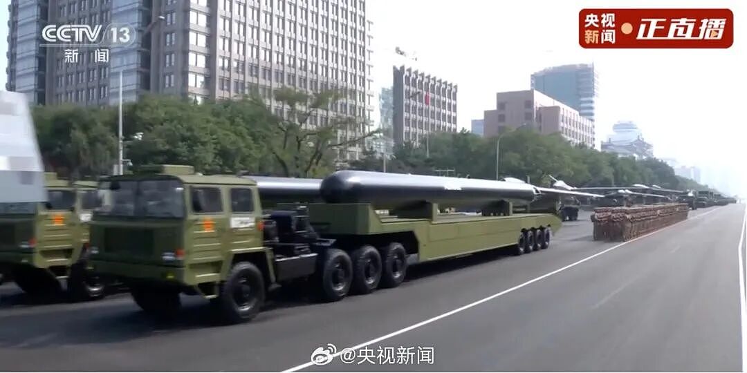 歼20S、DF61导弹,震撼亮相!三支兵种首次亮相天安门广场,空中梯队战机起飞(组图) - 7