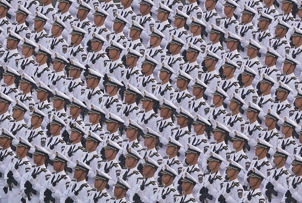 远看一直线！九三阅兵现“复制贴上”，民众嗨喊：强迫症超舒爽（视频/组图） - 3