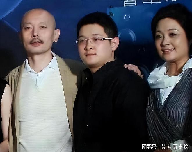 妹妹远在美国,父母也已离世,如今膝下无子的葛优如何了(组图) - 3