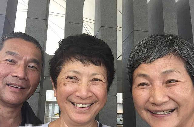 郑佩佩才去世一年,小儿子就“原形毕露”(组图) - 3