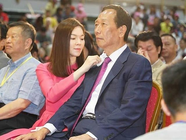 身价飙升至522亿！郭台铭独宠小24岁娇妻，曾馨莹做对了什么？（组图） - 2