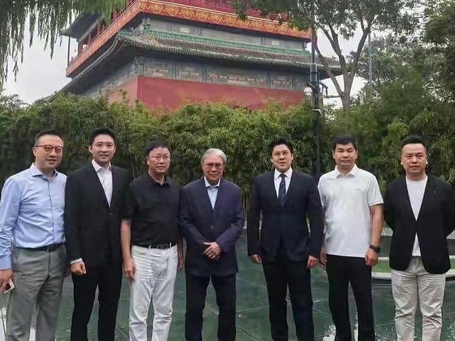 阅兵现场:霍启刚姚明同框,甄子丹杜江激动发言,吴千语夫妇晒照(组图) - 1