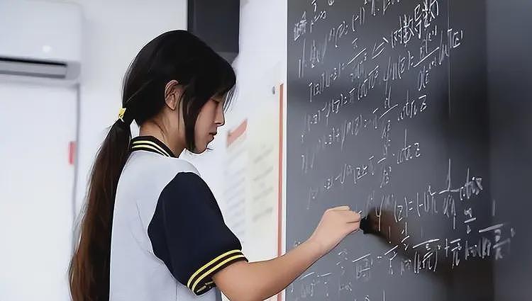 姜萍现状如何?一家不知去向,新学期未返校,疑似某服装厂打工(组图) - 43