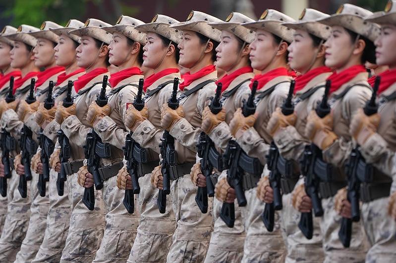 笑容与汗水…中国阅兵漏网镜头，从蓝天看到红海（组图） - 6