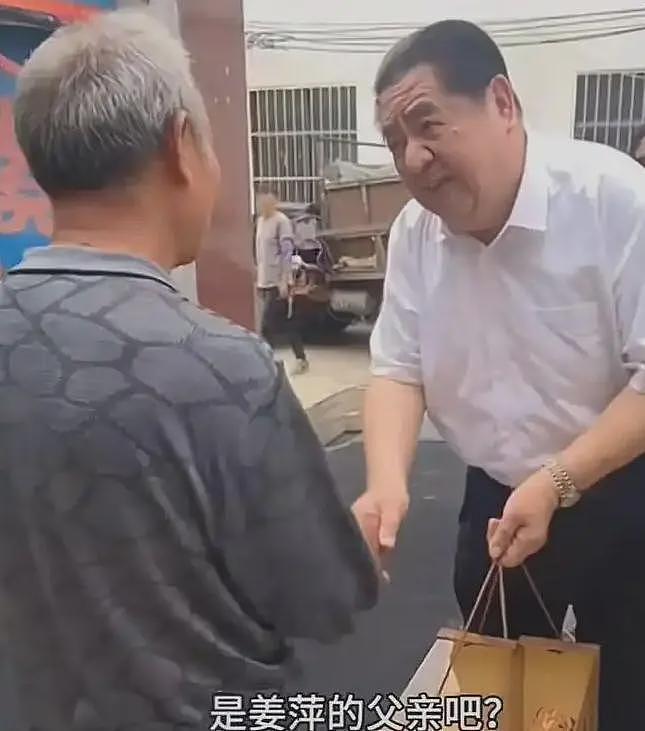 姜萍现状如何?一家不知去向,新学期未返校,疑似某服装厂打工(组图) - 9