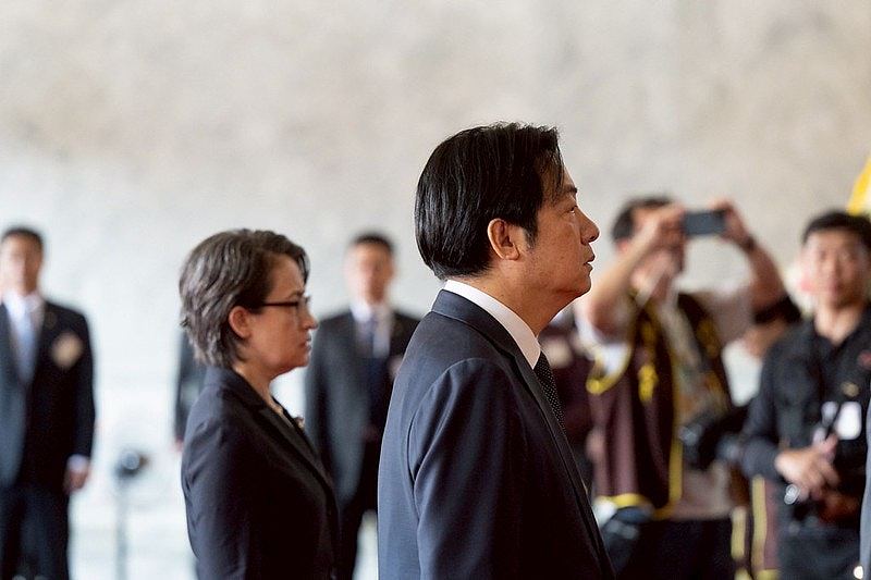 中国阅兵:洪秀柱现身天安门城楼观礼,赖清德赴忠烈祠祭祀(组图) - 3