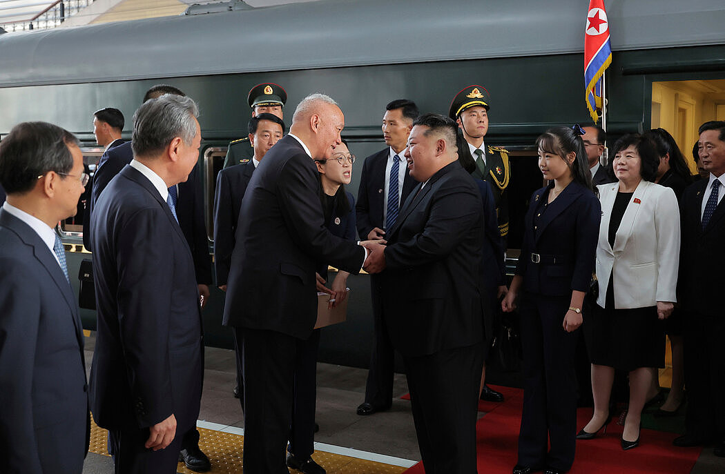 九三阅兵结束!俄朝元首会面,金正恩称愿尽所能助俄!特朗普表态(视频/组图) - 4